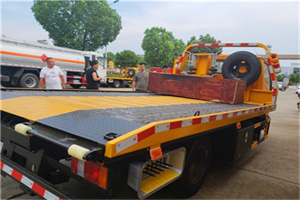 桂东附近拖车电话号码服务